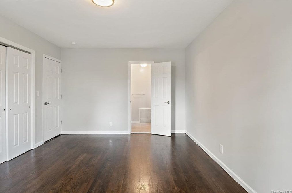 30 Roxbury Dr, Yonkers NY  10710-1816 exterior