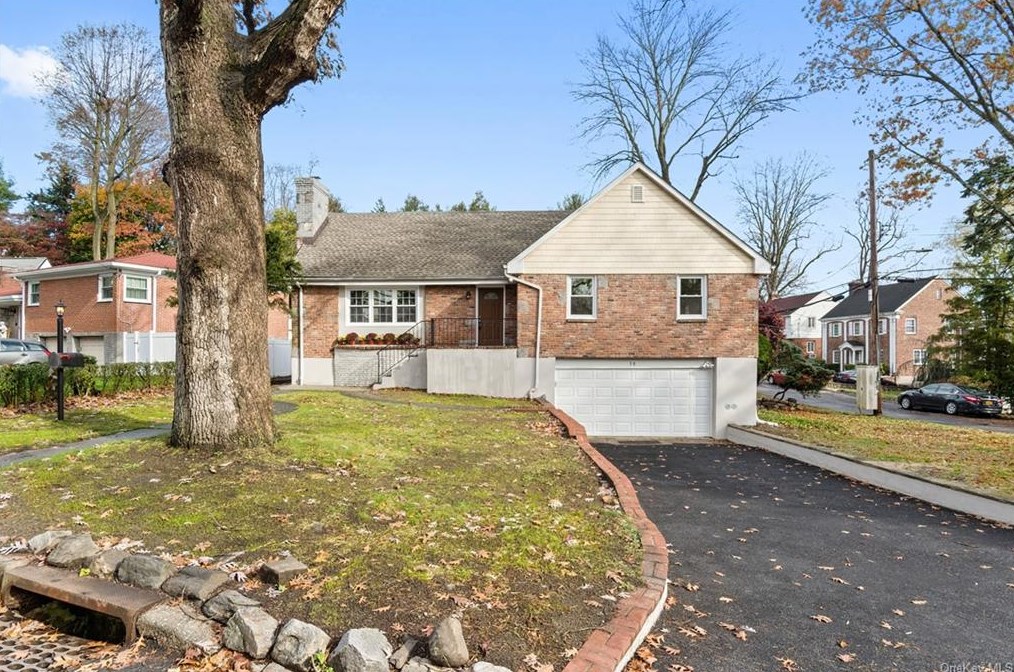 30 Roxbury Dr, Yonkers, NY 10710