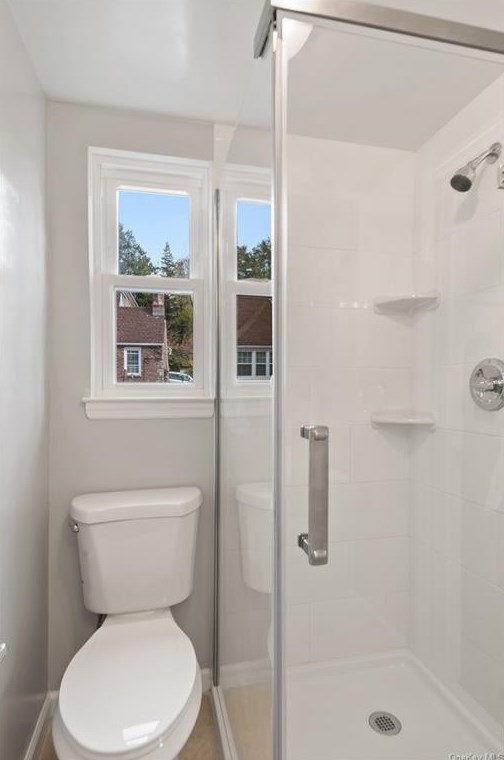 30 Roxbury Dr, Yonkers NY  10710-1816 exterior