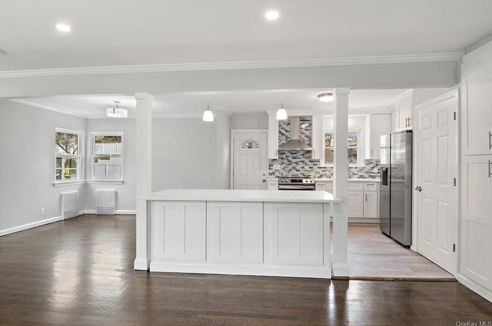 30 Roxbury Dr, Yonkers NY  10710-1816 exterior