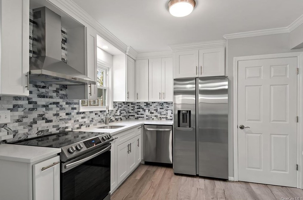 30 Roxbury Dr, Yonkers NY  10710-1816 exterior