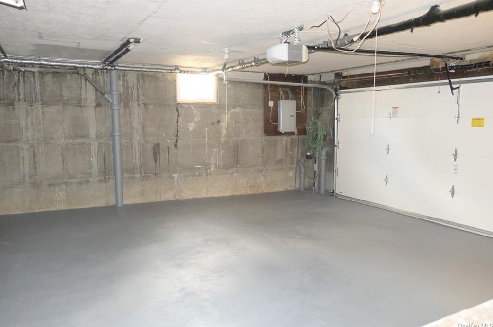 30 Roxbury Dr, Yonkers NY  10710-1816 exterior