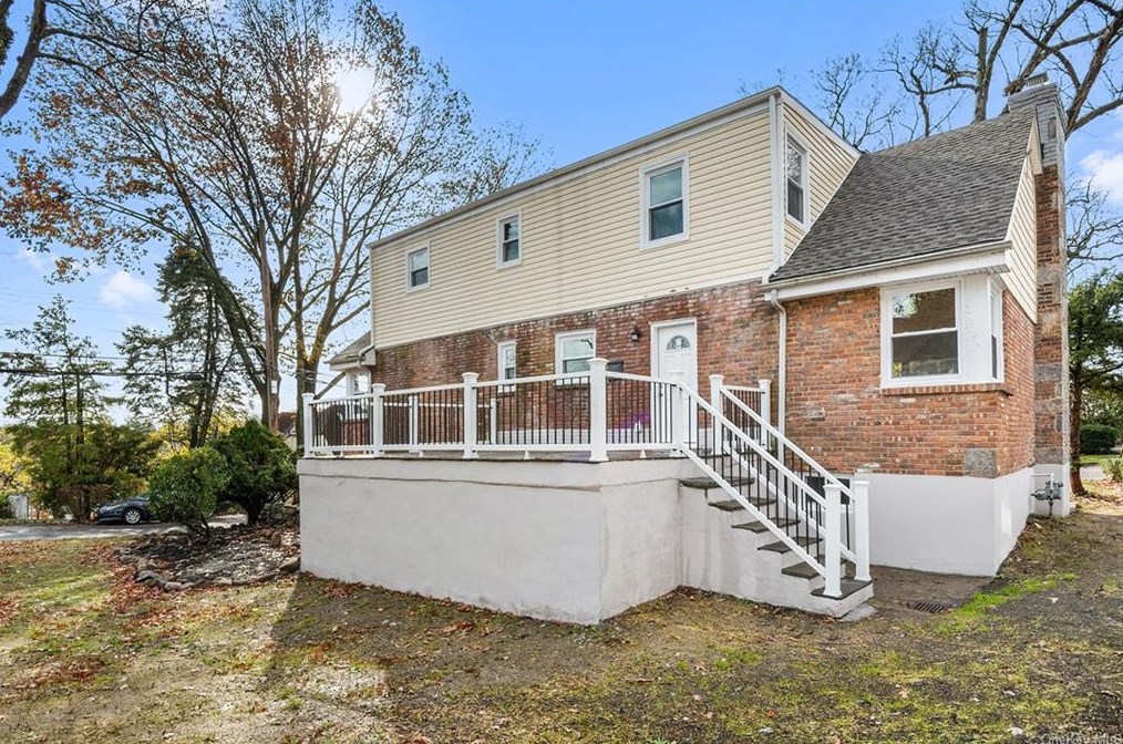 30 Roxbury Dr, Yonkers NY  10710-1816 exterior