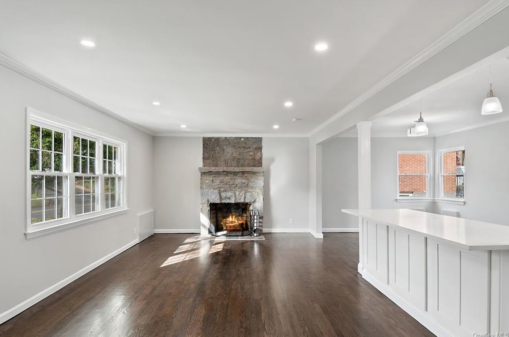 30 Roxbury Dr, Yonkers NY  10710-1816 exterior