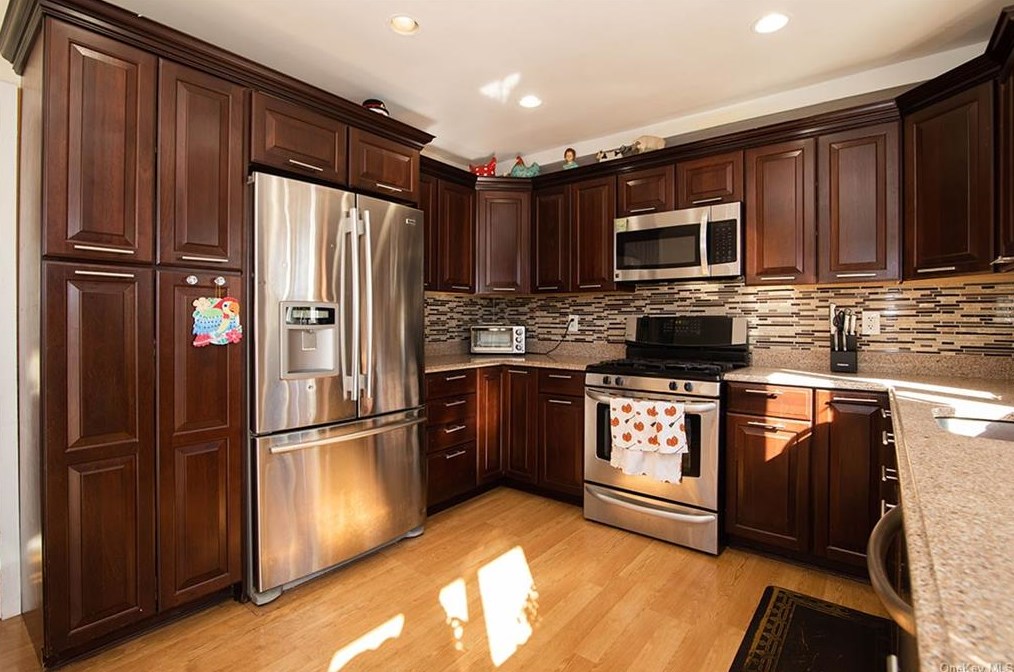 749 Jefferson Ave, Mamaroneck, NY 10543-1719