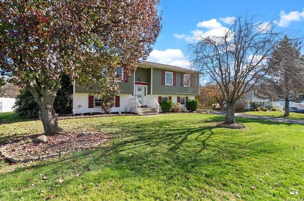 24 Somerset Dr, Washingtonville, NY 10992