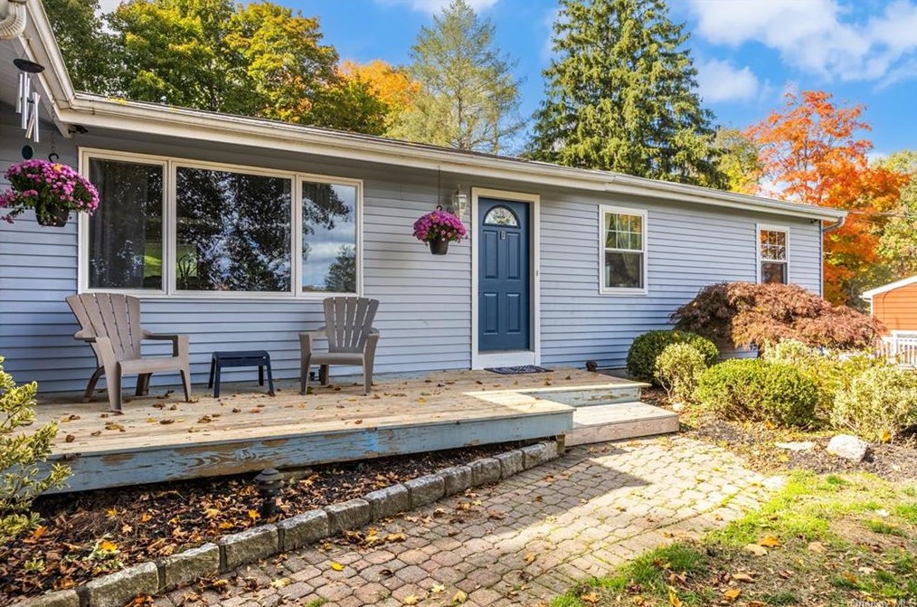 16 Hilltop Dr, Mahopac, NY 10541