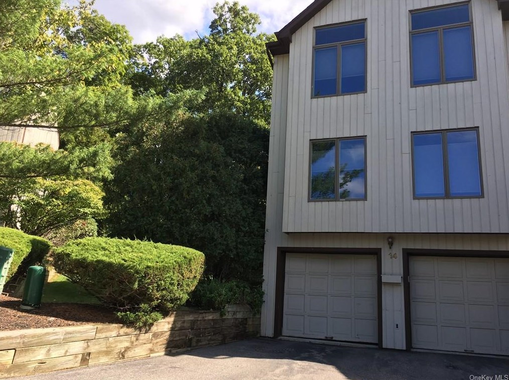 14 Fox Ct, Airmont, NY 10901