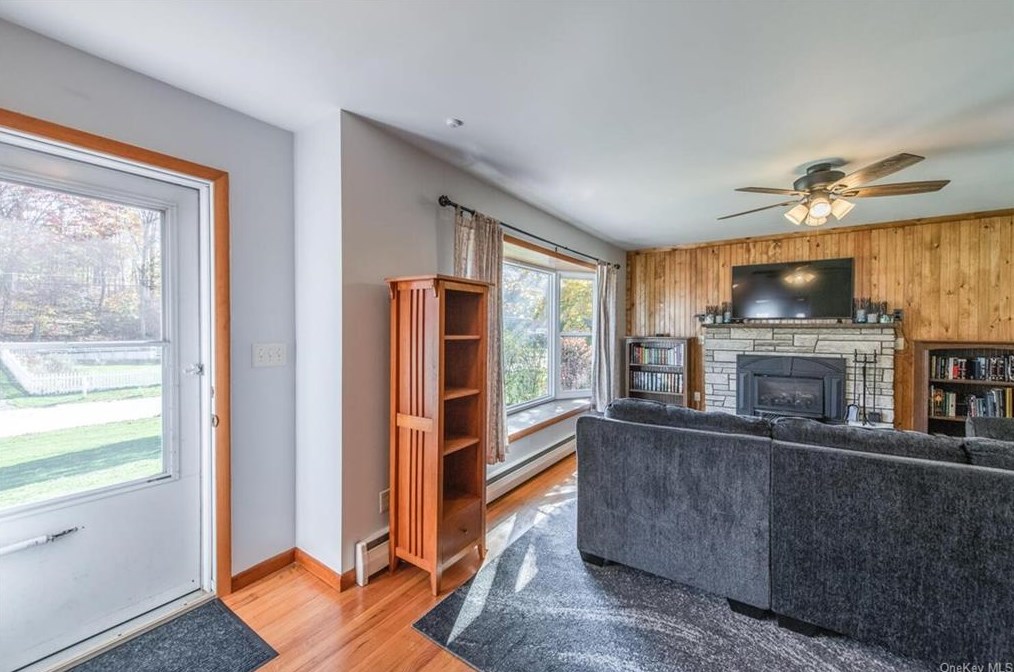 11 Stanley St, Poughkeepsie NY 12603-1429 exterior