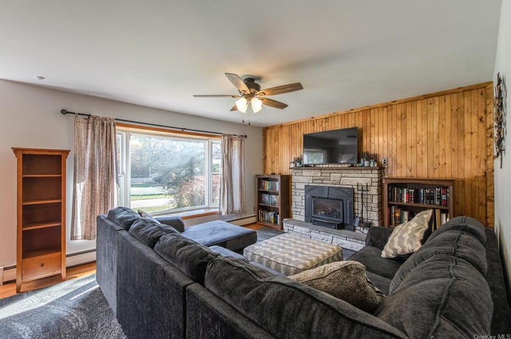 11 Stanley St, Poughkeepsie NY 12603-1429 exterior