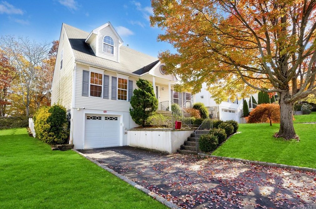 69 Greenvale Cir, White Plains, NY 10607