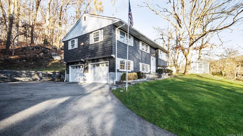 399 Oscawana Lake Rd, Tompkins Corners, NY 10579