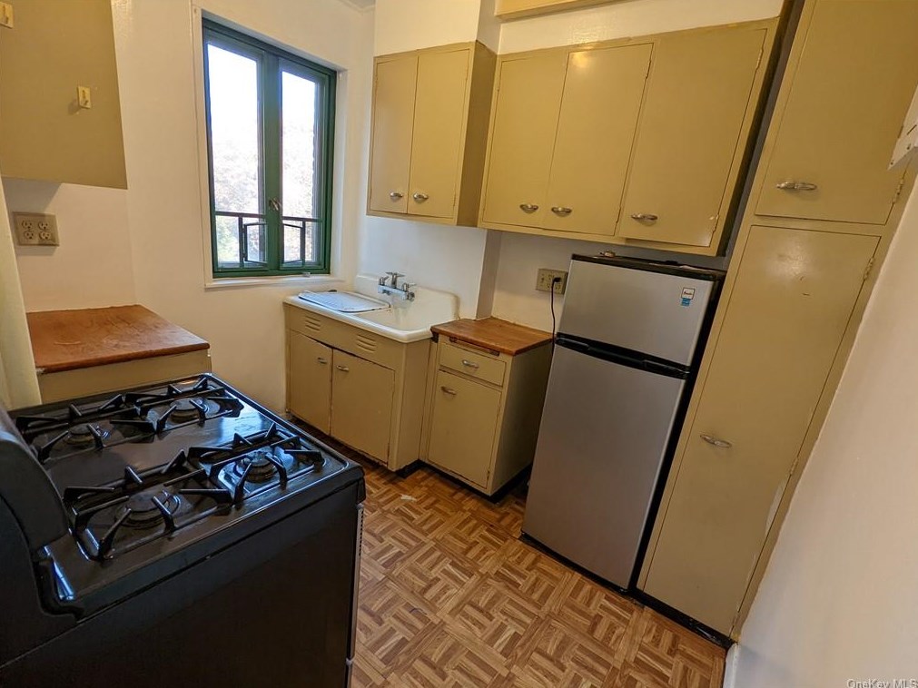 1550 Unionport Rd #4b, Bronx, NY 10462