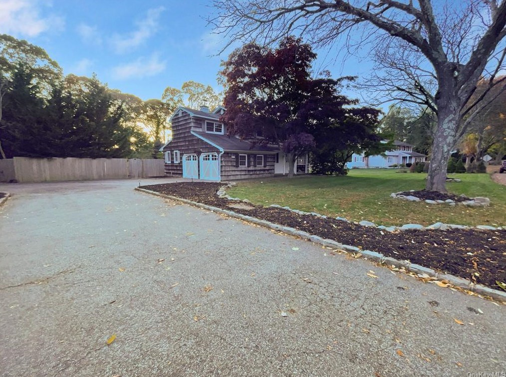 44 Peachtree Ln, Mount Sinai, NY 11766