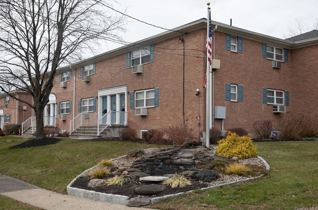 114 Meyer Oval, Chestnut Ridge, NY 10965