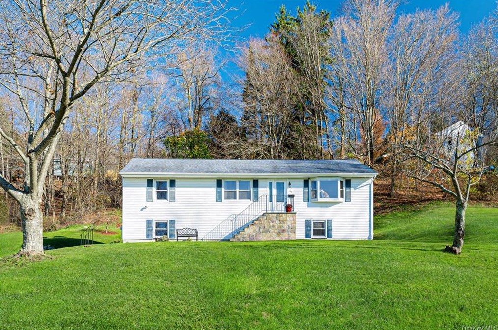 62 Anna St, Kent Lakes, NY 10512-4713
