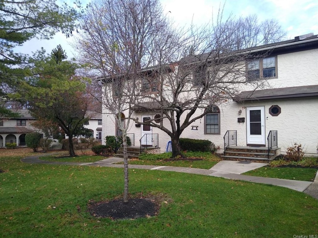 69 Somerset Dr #15h, Airmont, NY 10901