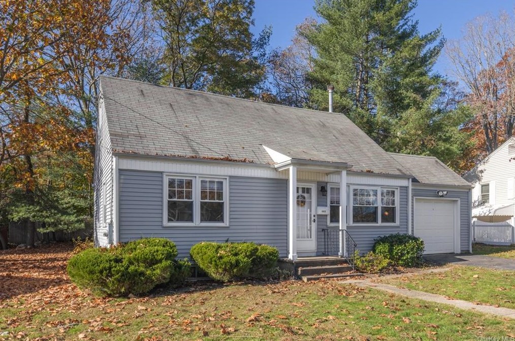 1513 Raleigh Rd, Mamaroneck, NY 10543-1242