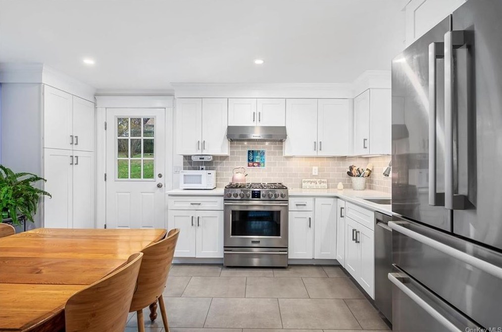 8 Washington Pl, North Tarrytown, NY 10591-5712