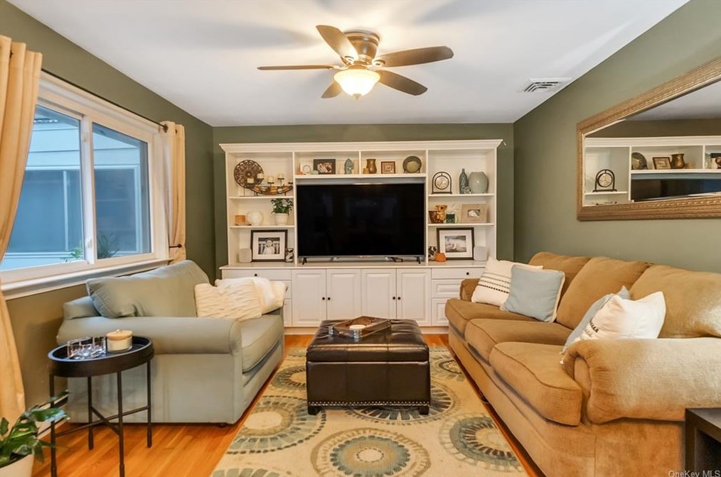 39 Quincy Ct, Goldens Bridge, NY 10526-1145