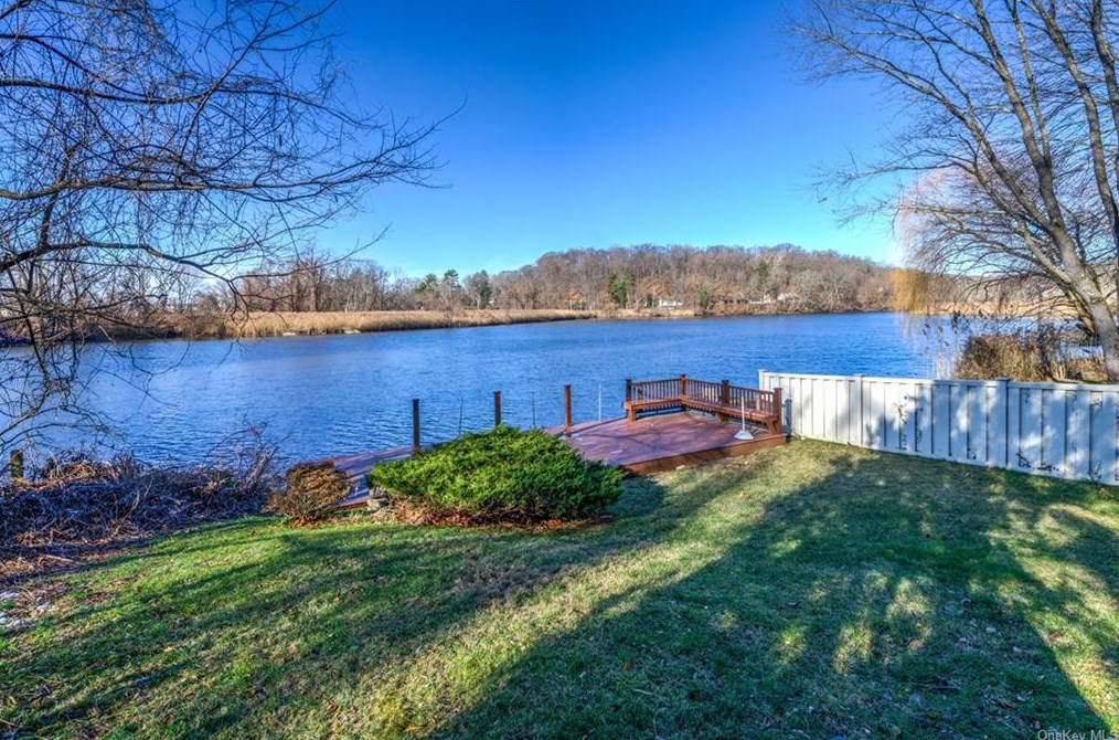 55 Old Albany Post Rd, Crotonville, NY 10562