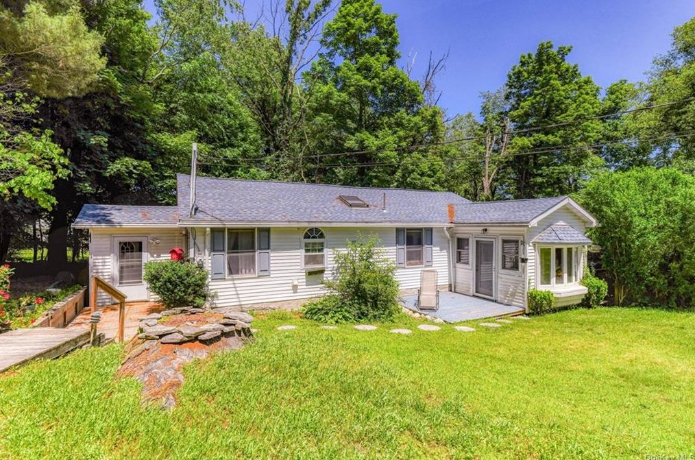 87 Highview Ter, Bloomingburg, NY 12721