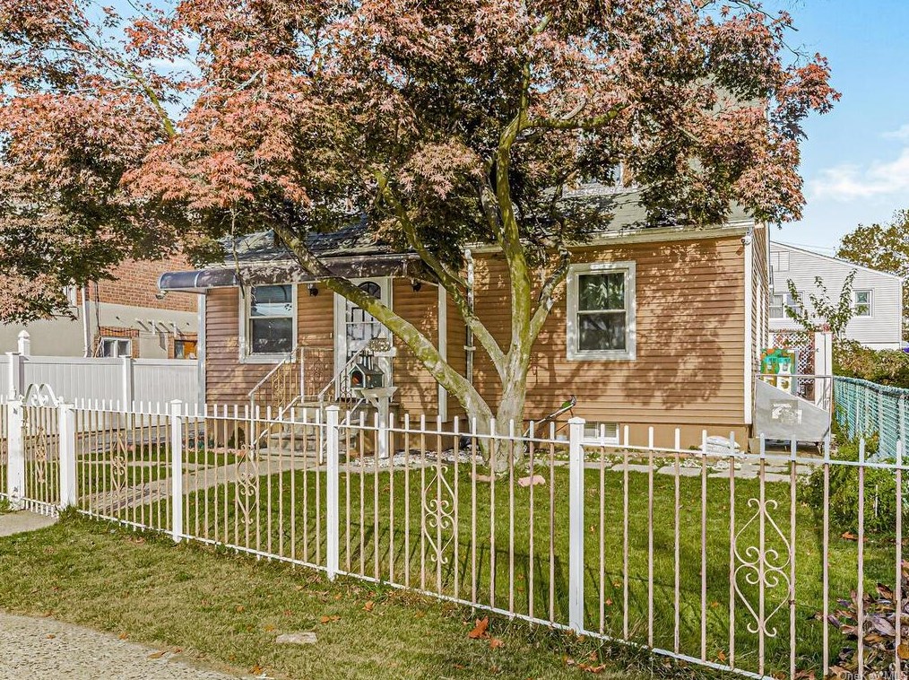 3165 Waterbury Ave, Bronx, NY 10465