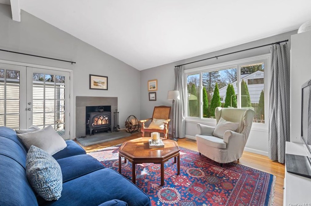 1 The Farms Rd, Bedford, NY 10506-1414