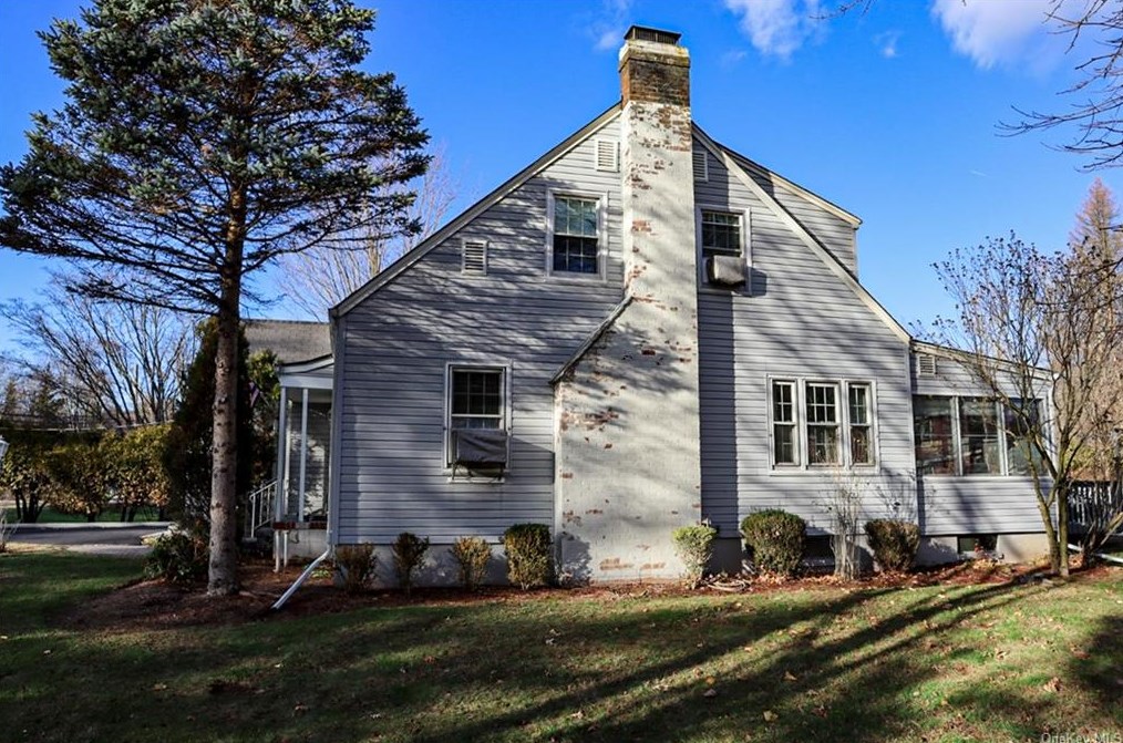 122 Camp Hill Rd, Mount Ivy, NY 10970