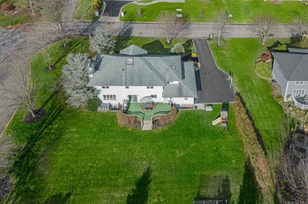 7 Neva Ct, Airmont, NY 10901