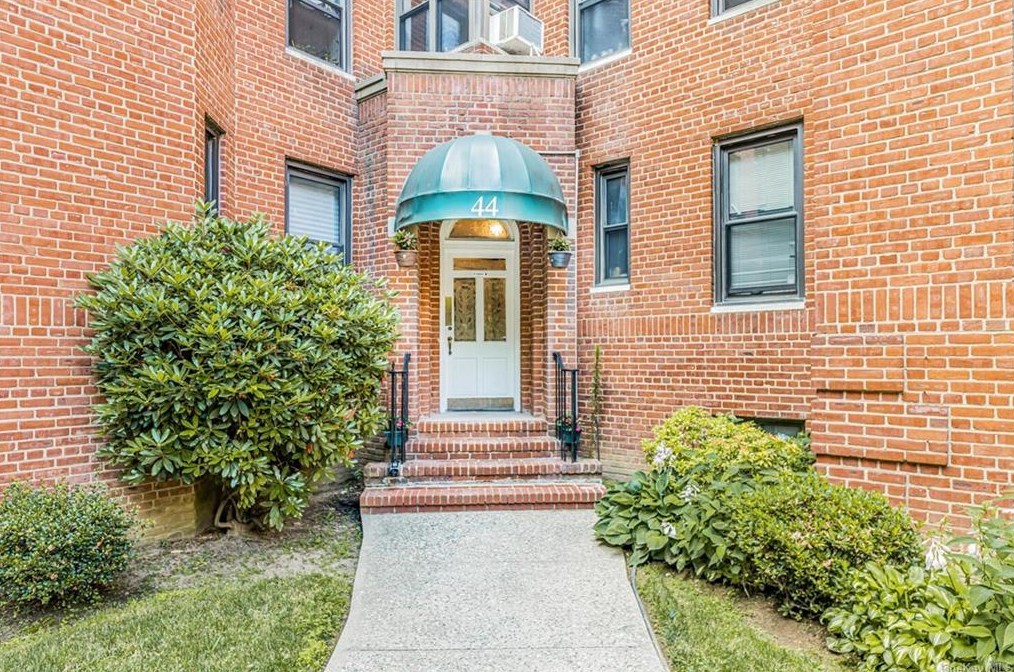 44 Parkway N #1a, Yonkers, NY 10704