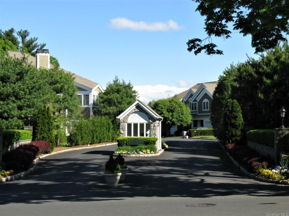 9 Jared Dr, White Plains, NY 10605