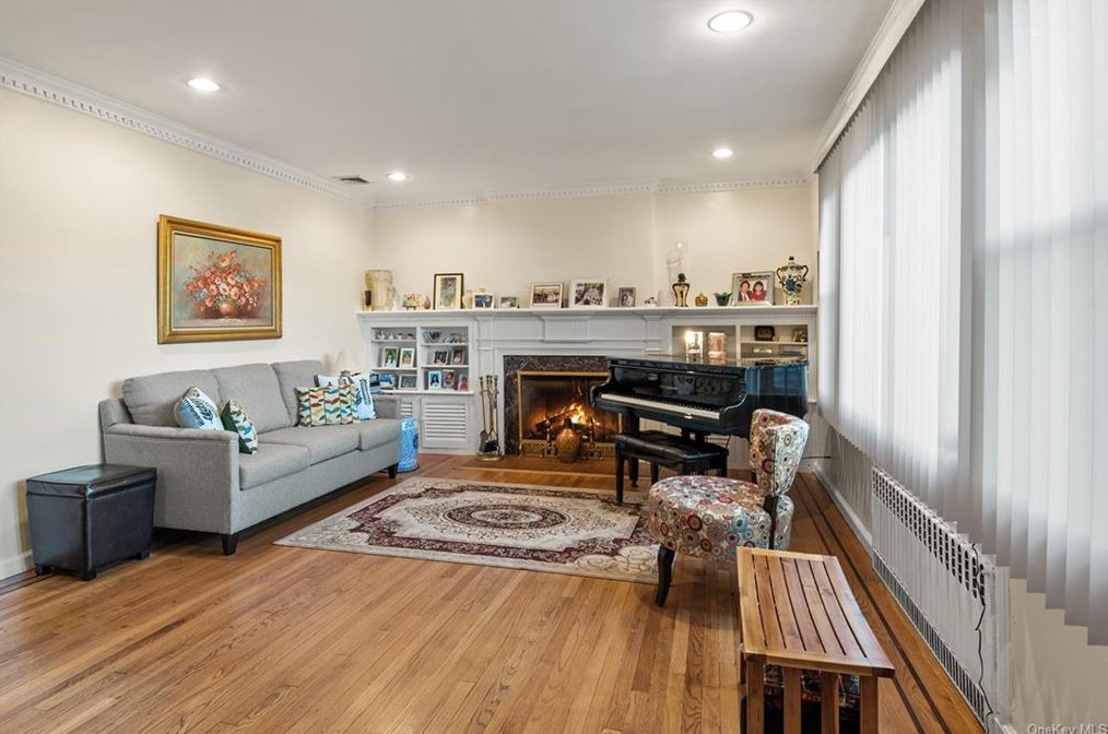 248 Delano Ave, Yonkers, NY 10704-3832
