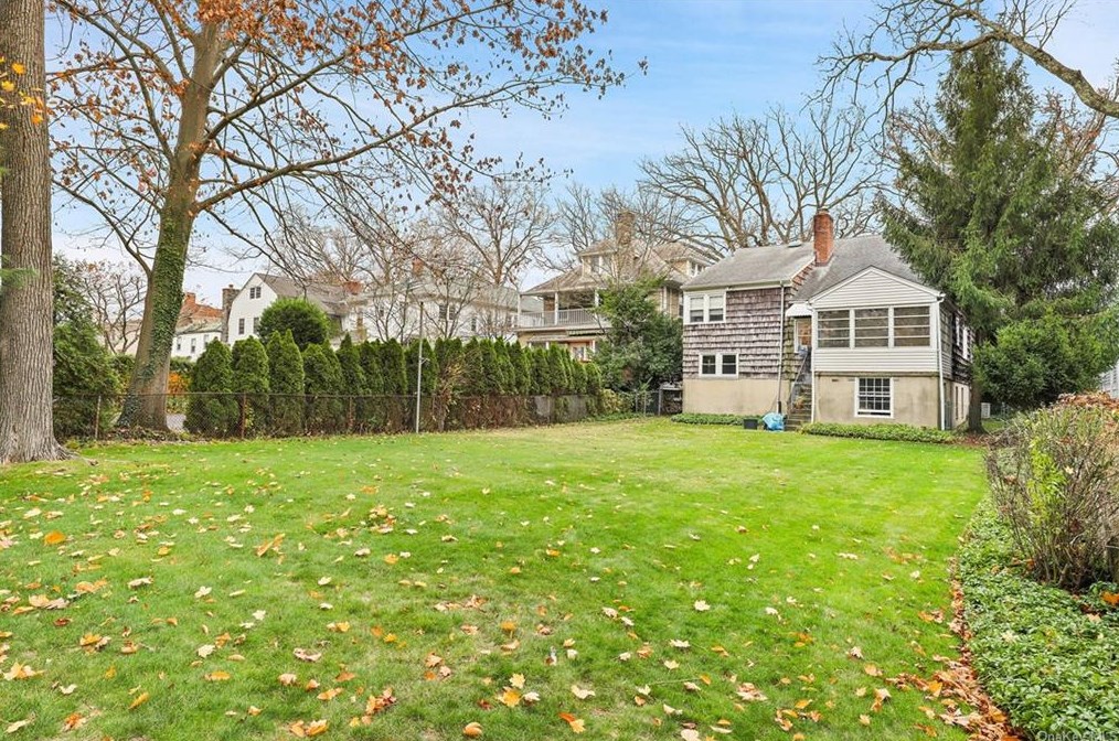 21 Redfield St, Rye, NY 10580-3405