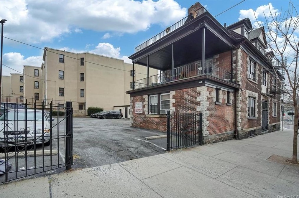 91 Ashburton Ave, Yonkers, NY 10701-3105