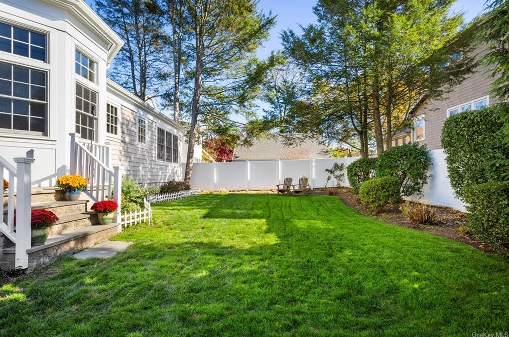 31 Brookdale Pl, Rye NY 10580-2702 exterior