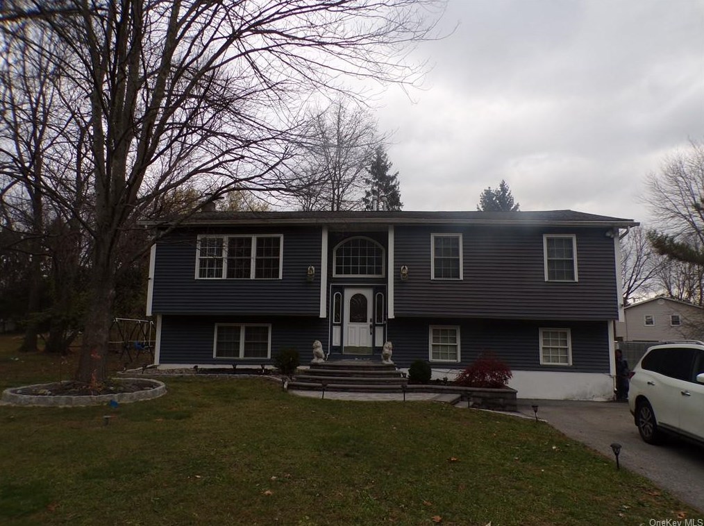 225 Summit Dr, Newburgh, NY 12553-6443