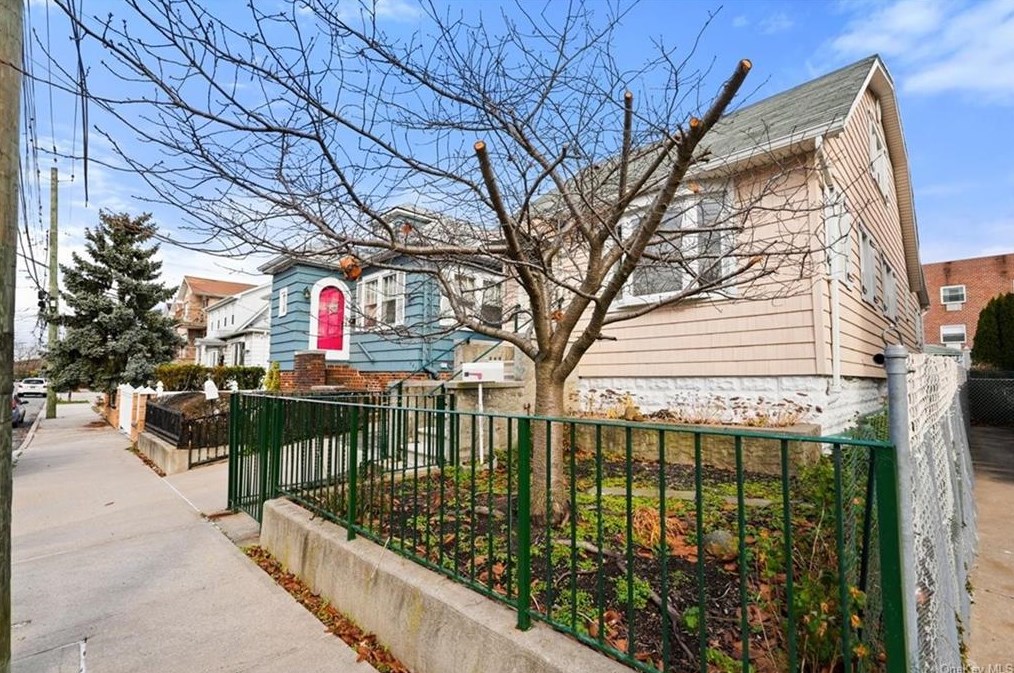 240 Graff Ave, Bronx, NY 10465