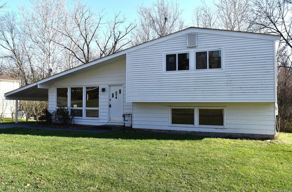 49 Creek Run Rd, Newburgh, NY 12550-2817