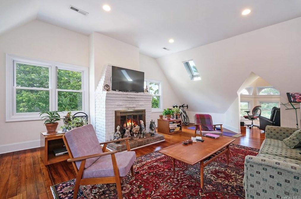 7 Keller Ln Apt 8, Dobbs Ferry, NY 10522