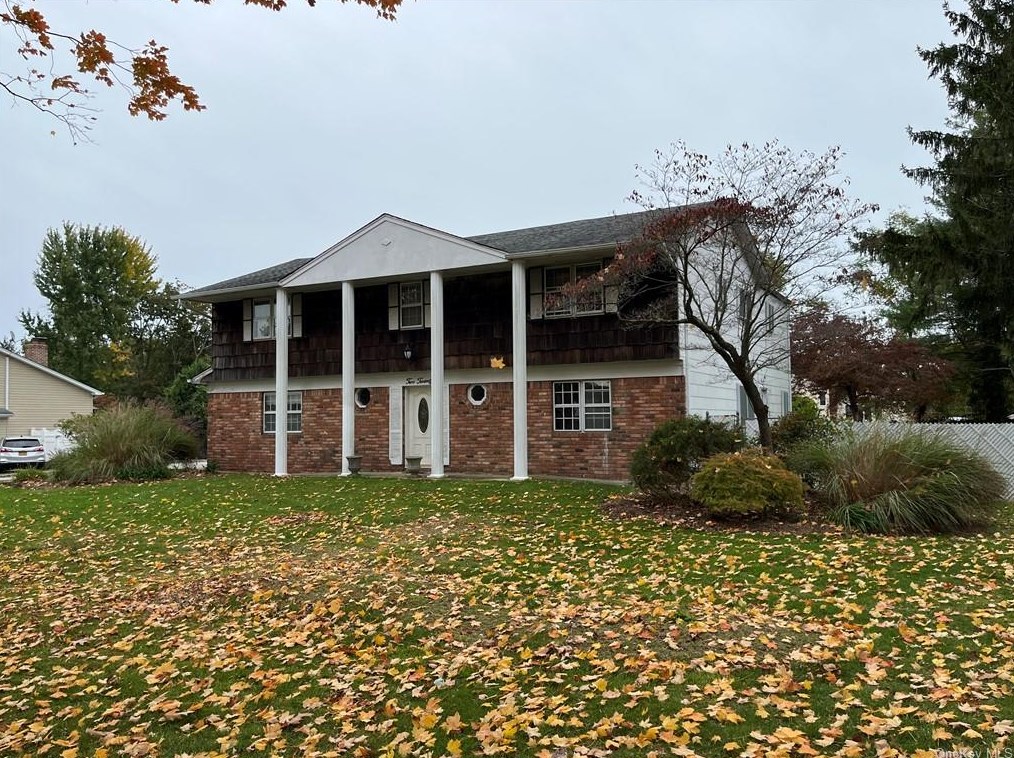 220 Cedrus Ave, Elwood, NY 11731