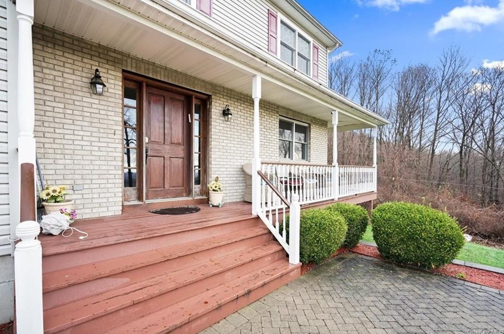25 Round Hill Rd, Washingtonville, NY 10992