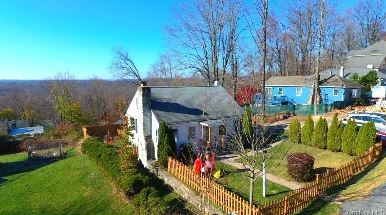 3 Magnolia Dr, Mahopac, NY 10541