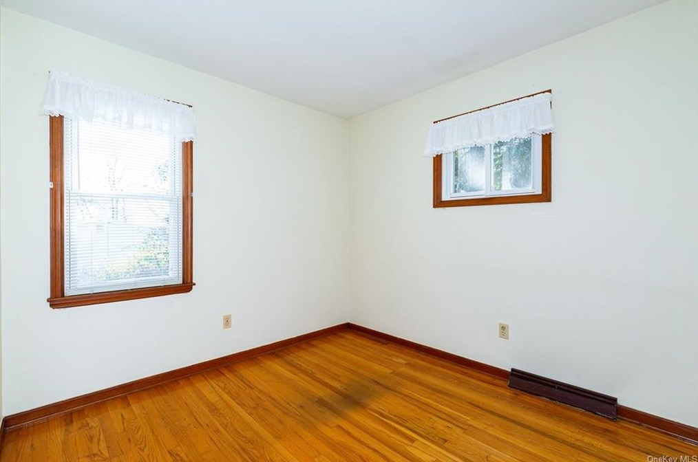 38 Sunny Knolls Dr, Poughkeepsie NY  12603-2665 exterior