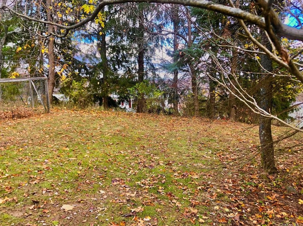 38 Sunny Knolls Dr, Poughkeepsie NY  12603-2665 exterior