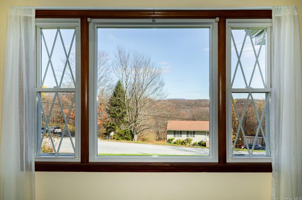 38 Sunny Knolls Dr, Poughkeepsie NY  12603-2665 exterior