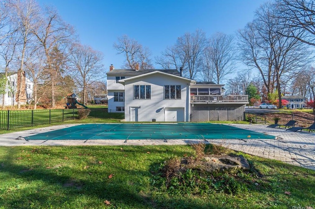 37 Pleasant Ridge Dr, Poughkeepsie, NY 12603-5665