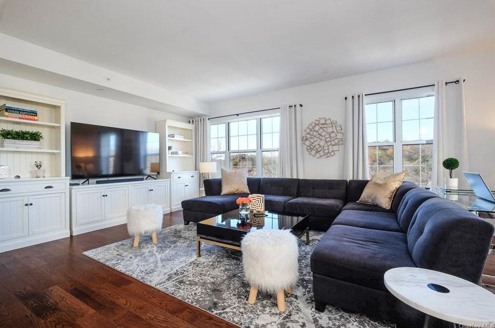 10 Byron Pl #402, Larchmont, NY 10538