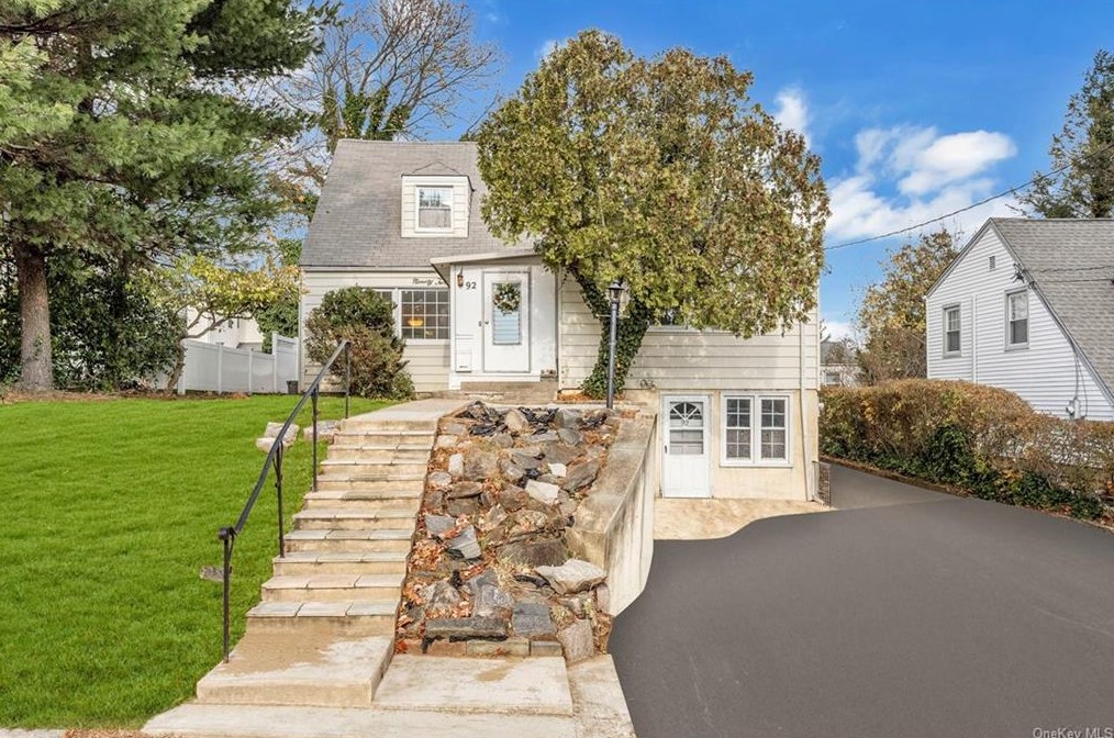 92 Joyce Rd, Yonkers, NY 10709-1432