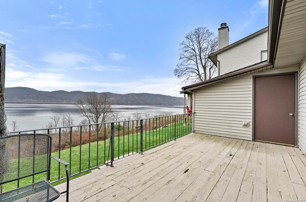 709 Hewitt Ln, Newburgh, NY 12553-5463